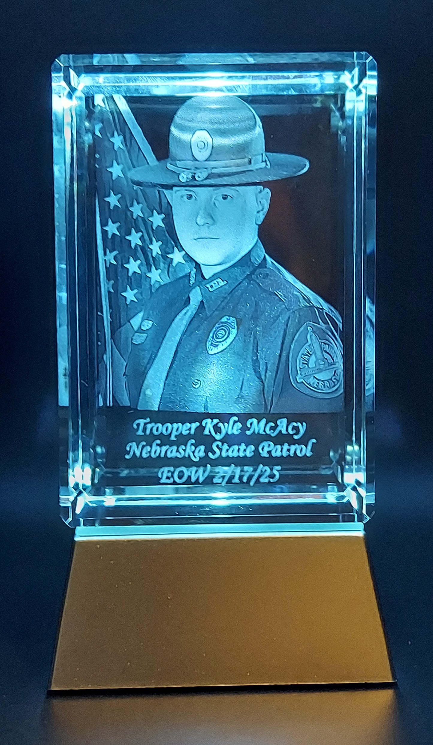 laser engraved 3D crystal police officer memorial 